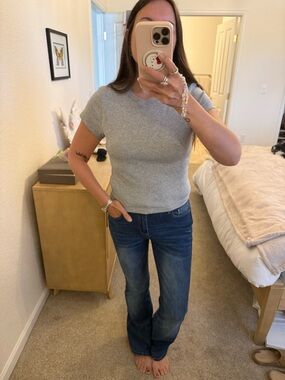 UNIQLO Gray Cropped Fitted Short Sleeve Tee Medium